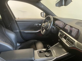 BMW 3 Serie BMW 3-serie Touring 320e M-Sport Aut-8 Panoramadak Adaptive M-Technic Chassis LED Navi Cruise Control PDC VA 19