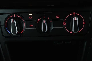 Volkswagen Polo Volkswagen Polo 1.0 TSI Comfortline (PARKEERSENSOREN, CRUISE ADAPTIEF, NAVIGATIE, NL-AUTO, GOED ONDERHOUDEN) - afbeelding nr 23