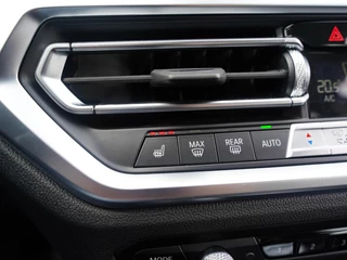 BMW 3 Serie BMW 3-serie Touring 330e 293pk Sport Line | Full LED | Carplay | Stoel/stuurverwarming | Trekhaak - afbeelding nr 43