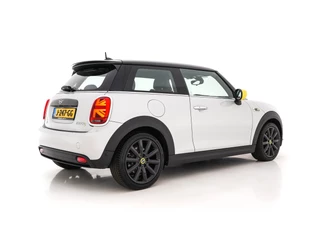 MINI Electric (INCL-BTW) *HEAD-UP | HARMAN/KARDON-AUDIO | LEATHER-ALCANTARA | MATRIX-LED | CAMERA | KEYLESS | NAVI-FULLMAP | DAB+ | ECC | HEATED-SPORT-SEATS | DIGI-COCKPIT | PDC | CRUISE | 17