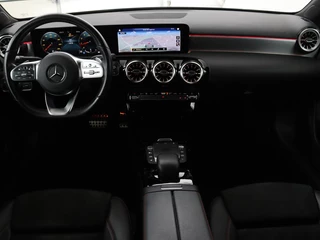 Mercedes-Benz A-Klasse Mercedes-Benz A-klasse 200 Business Solution AMG | Panoramadak |  Stoelverwarming | Trekhaak | Matrix LED | Memory | Carplay | Keyless | Camera | Sfeerverlichting | Leder/Alcantara | Park Assist - afbeelding nr 9