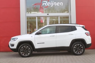 Jeep Compass Jeep Compass 4xe 240PK PHEV TRAILHAWK AUTOMAAT | NAVIGATIE | ACHTERUIRIJCAMERA | APPLE CARPLAY / ANDROID AUTO | DIGITALE COCKPIT | XENON KOPLAMPEN | 17