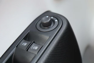 Renault Twingo Renault Twingo 1.0 SCe Collection Airco|Cruise|Multif. stuur|Iso-fix|Led|Dealer Onderhouden - afbeelding nr 19