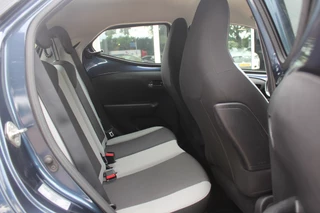 Toyota Aygo Toyota Aygo 1.0 VVT-i x-play / Camera / Navigatie / 15'' / Bluetooth / Airco - afbeelding nr 12