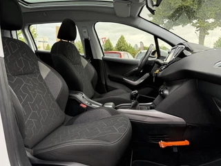 Peugeot 2008 Peugeot 2008 1.2 PureTech Blue Lion Pano,Navi,Pdc,110pk,Airco,Cruise,Lm velgen,4 Nieuwe Banden,Apk tot 07-2026 - afbeelding nr 7