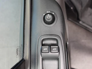 Ford Transit Custom Ford Transit Custom 300 2.0 TDCI L2H1 Limited Automaat Dubbele Cabine Airco 2x Schuifdeur Trekhaak Navi Parkeersensoren - afbeelding nr 10