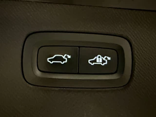 Volvo XC90 Volvo XC90 T8 Recharge AWD R-Design BLACK LONG RANGE PANO/TREKHAAK/HEAD-UP/MEMORY/H&K/CAMERA/ACC/PILOT-ASSIST/KEYLESS/LEER-SPORT/GOOGLE/PRIVACY/20