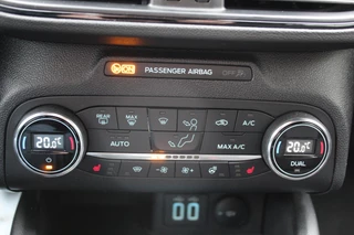 Ford Focus Climate control , Navigatie, Cruise control , Dodehoek detectie Voorruitverwarming , Camera , Trekhaak - afbeelding nr 22