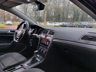 Volkswagen e-Golf e-Golf 136pk Automaat 5-Deurs | Warmtepomp | Navi | Apple Carplay+Android Auto | Clima | Adap. Cruise | Led Koplampen | Pdc V+A | Stoelverwarming | Privacy Glass | 17''lm | Trekhaak - afbeelding nr 34