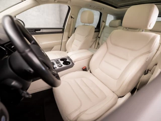 Volkswagen Touareg Volkswagen Touareg 3.0 TDI Sport 263Pk Automaat (PANORAMADAK, NAVIGATIE, LUCHTVERING, DYNAUDIO, STUUR/STOELVERWARMING, LEDEREN SPORTSTOELEN, TREKHAAK, ADAPTIVE CRUISE, XENON, CAMERA, NIEUWE APK, NIEUWSTAAT) - afbeelding nr 16