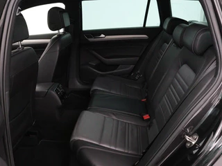 Volkswagen Passat Volkswagen Passat Variant 1.5 TSI HL Bns R | Panoramadak | Leder | Keyless |  Stoelverwarming | Carplay | Adaptive Cruise | Elektrische achterklep - afbeelding nr 9