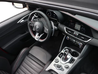 Alfa Romeo Giulia Alfa Romeo Giulia 2.0 Turbo 280 PK Competizione Q4 AWD | Pano | Harman | 19