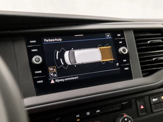 Volkswagen Transporter Volkswagen Transporter Kombi 2.0 TDI L1H1 Comfortline 9 Persoons (APPLE CARPLAY, TREKHAAK, PARKEERSENSOREN, GETINT GLAS, ELEK RAMEN, NIEUWE APK, NIEUWSTAAT) - afbeelding nr 23