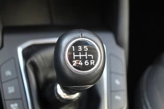 Ford Focus Ford Focus Wagon 1.0-125pk EcoBoost Mild-hybrid Titanium. Mooie, ruime, luxe en comfortabele Ford Focus wagon. Volautm. airco dual, camera, stoel-, stuur- en voorraamverw., easy entry/easy go, cruise control, Isofix, side- en lane assist, parkeersensoren v+a, LM wielen etc. - afbeelding nr 27