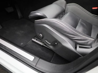 Volvo XC60 Volvo XC60 2.0 B4 D AWD R-Design | Parkeerverwarming | Schuif-/kanteldak | Trekhaak | Climate Pack | Memoryseats - afbeelding nr 33