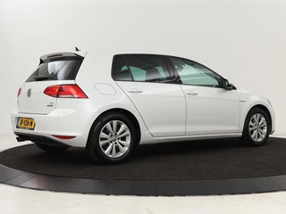 Volkswagen Golf Volkswagen Golf 1.0 TSI Business Edition Connected | Automaat |  Camera | Navigatie | Trekhaak | Climate control | Sportstoelen | Cruise control | Parkeerhulp | Bluetooth - afbeelding nr 28