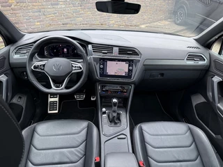 Volkswagen Tiguan Volkswagen Tiguan 1.5 TSI DSG 2x R-LINE Panodak Leer Trekhaak 20 Inch - afbeelding nr 2