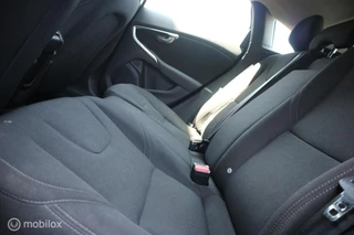 Volvo V40 Volvo V40 2.0 D2 120pk AIRCO-ECC/NAVIGATIE/PDC/TREKHAAP/NAP - afbeelding nr 11