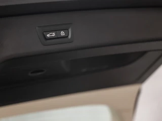 BMW 5 Serie BMW 5 Serie Touring 530e Sportline 293Pk Automaat (APPLE CARPLAY, GROOT NAVI, DEALER ONDERHOUDEN, CAMERA, SFEERVERLICHTING, LEDER, SPORTSTOELEN, ADAPTIVE CRUISE, TREKHAAK ELEKTRISCH, NIEUWSTAAT) - afbeelding nr 37