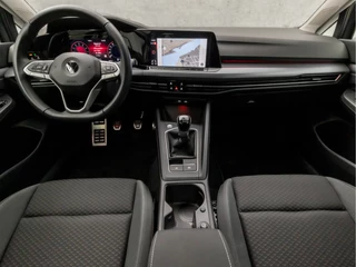 Volkswagen Golf Volkswagen Golf 1.5 TSI Sportline 150Pk (APPLE CARPLAY, GROOT NAVI, STUUR/STOELVERWARMING, SFEERVERLICHTING, SPORTSTOELEN, GETINT GLAS, KEYLESS, ADAPTIVE CRUISE, PARKEERSENSOREN, NIEUWE APK, NIEUWSTAAT) - afbeelding nr 6