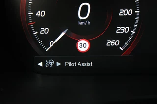 Volvo XC60 Volvo XC60 2.0 T8 Twin Engine AWD R-Design | Pano | Trekhaak - afbeelding nr 30