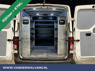 Volkswagen Crafter Volkswagen Crafter 2.0 TDI 141pk L3H2 L2H1 inrichting Euro6 *Rijklaar Direct Rijden* Airco | Camera | Apple Carplay | Android Auto Parkeersensoren, Bijrijdersbank, 3000kg trekvermogen - afbeelding nr 3