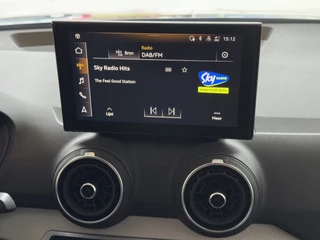 Audi Q2 Audi Q2 35 TFSI 1.5 ✅NIEUW MODEL✅ S EDITION 150PK VIR.COCKPIT ELEK.KLEP TOUCHSCREEN CARPLAY NAVI CAMERA MATRIX LED STOELVERW. PDC KEYLESS 11/2024 
