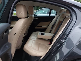 Jaguar XE 2.0 D 163pk Automaat Portfolio Premium Business Pack | Origineel NL | Navi | Bi-Xenon | Clima | Cruise | Leder+Verwarmd+Elek.Verstel | Pdc V+A+Camera | Rijstrook+Licht+Regensensor | 19''lm - afbeelding nr 8