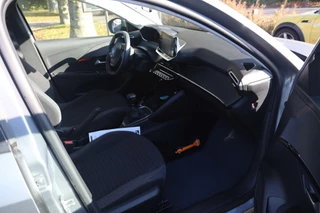 Peugeot 208 Peugeot 208 1.2 101pk! Active 5 DRS Airco|Carplay|Cruise|Led|Pdc|Keyless|Multif. stuur|Elektr. pakket|25DKM! - afbeelding nr 26