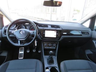 Volkswagen Touran Volkswagen Touran 1.2 TSI CON. SERIES ,,SOUND'' / Camera / Wegklap.haak / Stoelverwarming / - afbeelding nr 5
