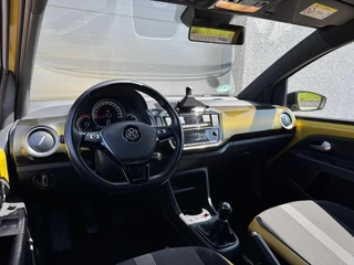 Volkswagen up! Volkswagen Up! 1.0 BMT high up! R-line/Climate/Cruise/NLauto/17inchLM/Stoelverw/Blackpack/NLAuto - afbeelding nr 9
