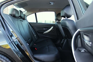 BMW 3 Serie ➡️ BMW 3-serie 320i F30 Centennial High Executive Sedan Facelift | 184 pk | NL auto | 2e eigenaar | 4 cilinder | LED | Leer | Navi | Camera | Sporstuur | Cruise control | Climate control - afbeelding nr 17