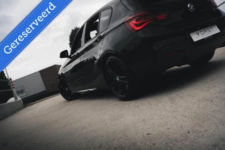 BMW 1 Serie BMW 1-serie M140i xDrive Harman Kardon Dak Leer - afbeelding nr 12