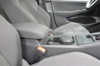 Volkswagen Golf Volkswagen Golf 1.5 TSI 96kw 130pk Style , Panorama dak , Led, Virtual cockpit ,Trekhaak uitklapbaar, PDC, Navigatie via Carplay , DAB+ , Stoelverwarming,Alcantara bekleding, etc. - afbeelding nr 30