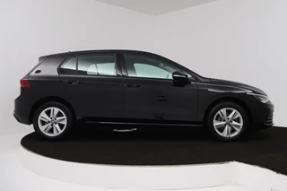 Volkswagen Golf Volkswagen Golf 1.0 TSI Life (PARKEERSENSOREN, CAMERA, SFEER, CRUISE CONTROL ADAPTIEF, PARKEERSENSOREN, NAVIGATIE, NL-AUTO) - afbeelding nr 13