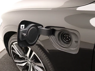 Volvo V60 Volvo V60 T8 PLUG-IN HYBRID AWD R-DESIGN SCHUIFDAK HEAD-UP DISPLAY HARMAN - afbeelding nr 9