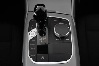BMW 3 Serie BMW 3-serie 318i Business Edition | Stoelverwarming | Camera |  Carplay | Live Cockpit | Full LED | Navigatie | Dodehoek detectie | Climate control - afbeelding nr 11