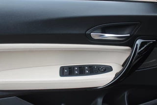 BMW 2 Serie BMW 2 Serie Cabrio M240i xDrive High Exe. M Sport / Camera / Leder / Harman Kardon / 18'' / Keyless / Navigatie / Stuurverwarming / DAB / Windscherm / Stoelverwarming / Cruise Control - afbeelding nr 13