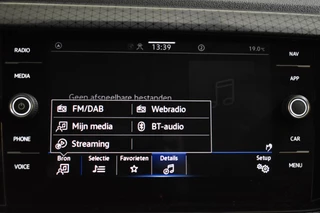 Volkswagen T-Cross Volkswagen T-Cross TSI 110PK DSG STYLE CAMERA/LED/CARPLAY - afbeelding nr 30