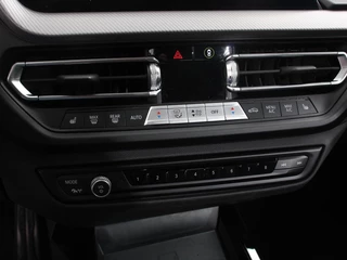 BMW 1 Serie BMW 1-serie 118i M-Sport Climate Control Adeptive cruise control Stoelverwarming LED Parkeersensoren Apple carplay / Andriod auto - afbeelding nr 19