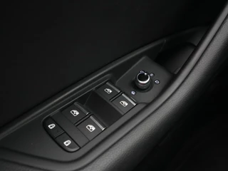 Audi A4 Audi A4 Avant 35 TFSI 150pk S-Tronic S-Line edition Competition Panorama Navigatie Pdc Elek. klep - afbeelding nr 21