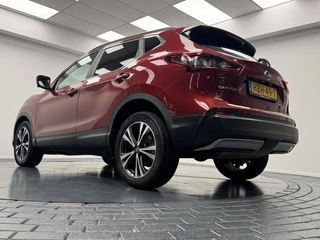 Nissan QASHQAI Nissan Qashqai 1.3 DIG-T Premium Edition Automaat-Trekhaak-Navigatie-Carplay-Cr.contr-Clima-360Camera-Lm.18