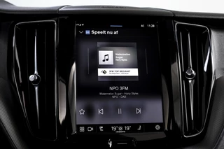 Volvo XC60 Volvo XC60 2.0 T6 Plug-in hybrid AWD Plus Dark | S/K-Panodak | Dig. Cockpit | Adapt. Cruise | Memory Stoelen | Elek. Klep | Stoel-+stuurverw. | 360 Camera | Harman/Kardon | NAV+App. Connect | LM 19