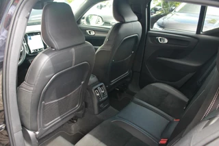 Volvo XC40 Volvo XC40 T4 Recharge R-Design | Stoelverwarming | Parkeercamera | BLIS | Pilot Assist | Electr. Stoelen | Glossy Black | Keyless - afbeelding nr 22