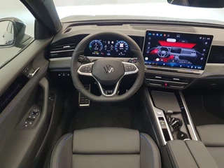 Volkswagen Passat Volkswagen Passat Variant 1.5 eHybrid 272pk DSG/AUT R-Line Wegklapbare trekhaak, Panoramadak, Leder - afbeelding nr 15