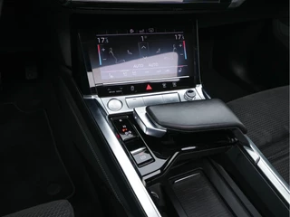 Audi e-tron Audi e-tron 50 Quattro S-Line Launch-Edition-Black 71 kWh (INCL-BTW) *PANO | LEATHER-MICROFIBRE | DIGI-COCKPIT | FULL-LED | MEMORY-PACK | ADAPTIVE-CRUISE | HEATED-SPORTSEATS | NAVI-FULLMAP | KEYLESS | SHIFT-PADDLES | 20