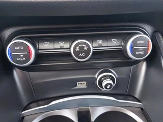 Alfa Romeo Stelvio Alfa Romeo Stelvio 2.0 T AWD Super Automaat, panoramadak,trekhaak,cruise,navigatie,achteruitrijcamera,lederen bekleding,parkeersensoren, - afbeelding nr 19