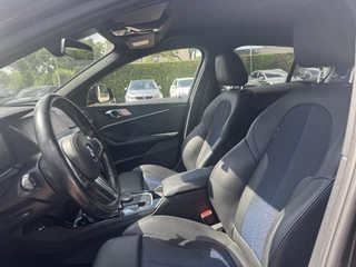 BMW 1 Serie BMW 1 Serie 118i Executive Ed. M Sport / Navigatie / Half leder / 19'' / Sportstoelen / Blackpack / Dakspoiler / Stoelverwarming / Cruise Control / Getint glas - afbeelding nr 4