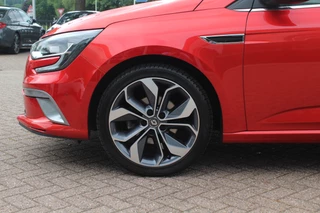 Renault Mégane Estate Renault Mégane Estate 1.2 TCe GT-Line / Trekhaak / Camera / Bose / Keyless / 17'' / Navigatie / Getint glas / Dodehoek / DAB / Cruise Control - afbeelding nr 14