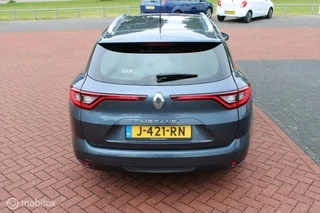 Renault Mégane Estate Renault Megane Estate 1.3 TCe Limited 140 PK, Stoel verwarming, Pdc voor + achter, Clima, App connect, Cruise, Navi. - afbeelding nr 8